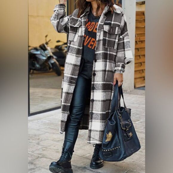 Shackle Jacket 🖤 - Picture 2 of 2